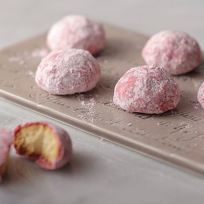 【送料込み】成城石井desica ルビーチョコレートのポルボローネ 90g×3個