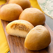 【要冷蔵】成城石井自家製 国産小麦粉と牛豚肉のピロシキ 4個 | D+2 / 消費期限:発送日より4日間