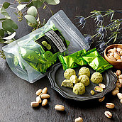 成城石井 ピスタチオのクランチチョコ~カカオ33%ホワイトチョコ使用~ 92g(個包装込) | D+2