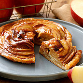 成城石井自家製 【要冷蔵】青森県産りんごまるごと1個使ったアップルパイ 1個 | D+2 / 消費期限:発送日より4日間