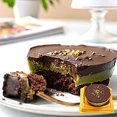 成城石井自家製 ドバイチョコ風ケーキ 1個 | D+2 / 消費期限:発送日より4日間