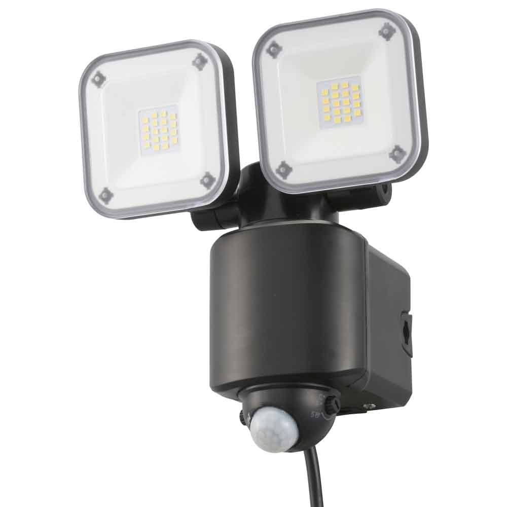 AC式センサーライト2灯3200lm LS-A320W2<br>センサーライト ウォールライト 防水 人感 明暗 ソーラー 防犯 屋外 2灯 コンセント式 オーム電機