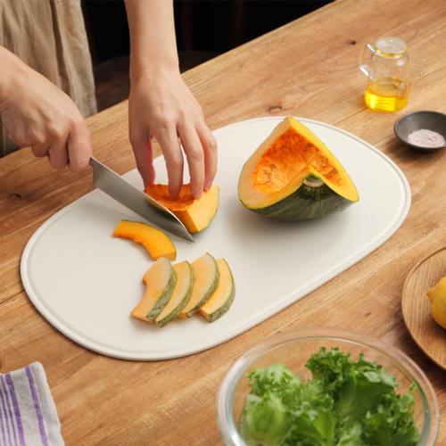 伊原企販(iharakihan) OVAL ソフトまな板 Large(アイボリー)食洗機対応 ソフトな刃当たり 独自開発エラストマー 漂白剤使用可 軽い すべりにくい
