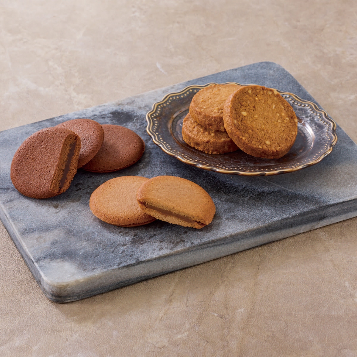 お歳暮 御歳暮 早割 冬ギフト 帰歳暮 ギフト プレゼント 送料無料 ギフト 2025 「ゴディバ」ラングドシャクッキーアソートメント(30枚入) 「GDC-311」 スイーツ 洋菓子 焼菓子 名店 ゴディバ ラングドシャ クッキー アソート GDC-311【GF】