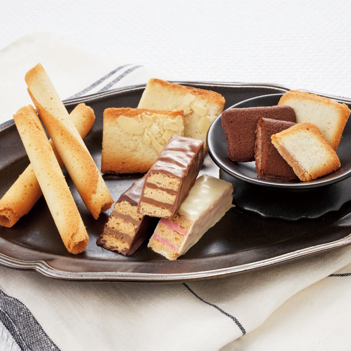 お歳暮 御歳暮 早割 冬ギフト 帰歳暮 ギフト プレゼント 送料無料 ギフト 2025 「ローゼンハイム」グランセレクション 「RGS-1」 スイーツ 洋菓子 焼菓子 名店 ローゼンハイム ミルフィーユ ヴィーナービッセン ツィガレッテン RGS-1【GF】