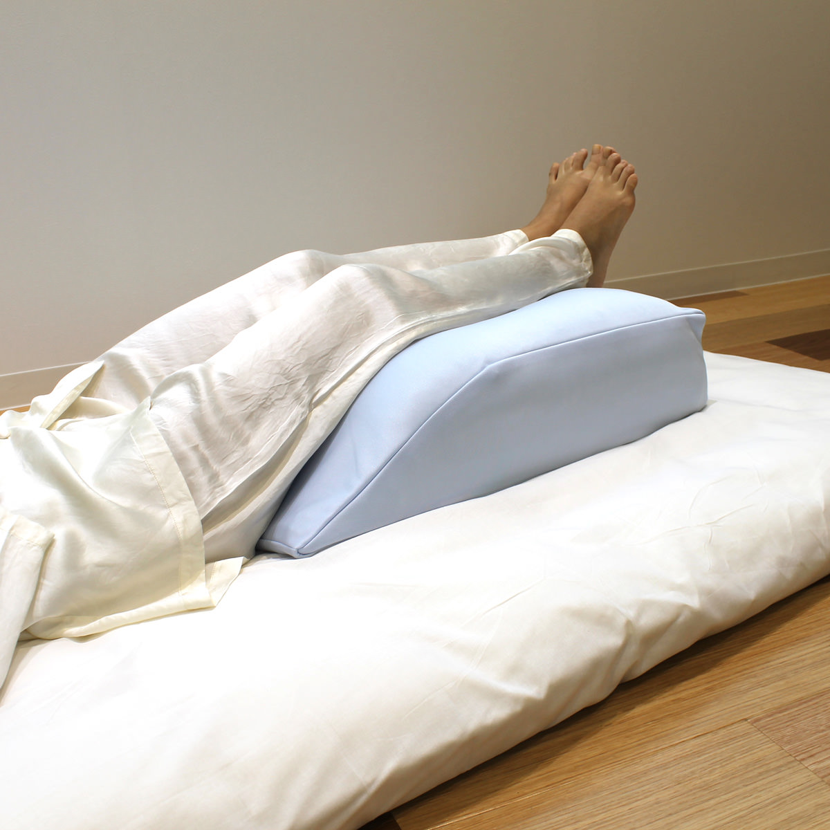 足枕 お疲れ足の休息クッション 〔50×60×15cm〕 足まくら 寝具