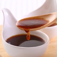 ドレッシングのような焼肉のタレのような味の万能たれ調味料です。九州産の食材と厳選した材料で作りました。グルキラギフト　ぐるぐるきらきらＳｈｏｐ・大分県