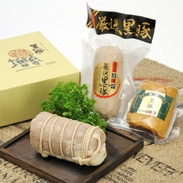 無添加　黒豚熟成ロースハムとベーコンの詰合せ　〔黒豚ロースハム450g、黒豚ベーコン200g、黒豚ポークソーセージ300g〕　九州・鹿児島県 　鹿児島ますや