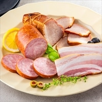 南州農場 鹿児島黒豚 焼豚セット 〔焼豚200g、ベーコン150g、荒挽きボロニア250g〕 ソーセージ 詰め合わせ