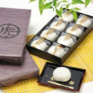 第14回全国菓子博高松宮名誉総裁賞受賞。かるかん饅頭 8個入×5箱セット 薩摩菓子処とらや・鹿児島県