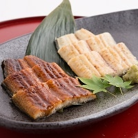 豊橋うなぎ 紅白味わいセット〔長白焼×1尾 長蒲焼×1尾 〕