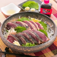 厳選した鰹をわら焼きで風味豊かに焼きあげた「黒潮たたき」3本入　土佐海・高知県