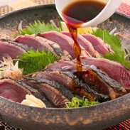 厳選した鰹をわら焼きで香ばしく風味豊かに焼きあげた「おらんくたたき」2本入　土佐海・高知県