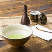 幸せの木「槐」を用いた茶筒 槐 茶筒（中）: 産直お取り寄せニッポン