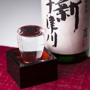 特別純米酒 新十津川　金滴酒造株式会社　北海道 　「酒米の里」と言われる新十津川町産の風土や自然の中で作った名酒［特別純米酒］