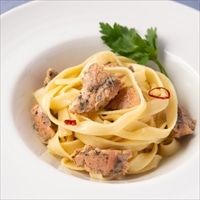 秋鮭スモークサーモン切り落としとパスタソースセット 〔スモーク切り落とし150g×2、パスタソース80g×4〕 北海道 魚 食材セット 三協水産