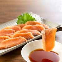 三協水産 北海道日高沖 船上活〆桜鱒 切身 柵 ギフトセット〔切身70g×5、お刺身用柵90g×1〕サクラマス 個包装［沖縄県・離島 配送不可］