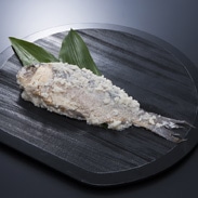 ふなずし　飯魚　滋賀県　特大サイズの琵琶湖固有種ニゴロブナを頭から尻尾までまるごと漬け込みました。