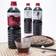 彩紫[調味醤油～華・料理人・つゆ～1L×各2ボトル］　山田醸造株式会社　新潟県　越後の老舗蔵元おすすめの醤油・麺つゆのセット。