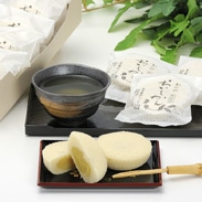 おいもかん（10個入り）　杵屋モン・ドール　鹿児島県　鹿屋産さつまいも「かのや紅はるか」と鹿児島伝統銘菓「かるかん」のコラボ。