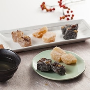 どっさりゆべしの切り落とし 株式会社菓団 岩手県 いろいろな味が入ったバラエティー豊かな東北伝統菓子「ゆべし」の詰め合わせ。