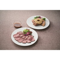 ブラッセリートモ　黒毛和牛ローストビーフとグリルドポークステーキ