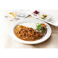 南青山「ラ・ロシェル」坂井宏行監修　フレンチシェフの深みビーフカレー