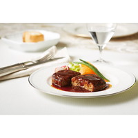 南青山「ラ・ロシェル」坂井宏行監修　お肉の旨みをとじこめたデミグラスソースハンバーグ