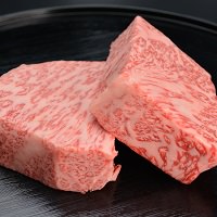 松阪まるよし 松阪牛ロース芯だけステーキ サーロイン〔150g×2枚、牛脂、ステーキ用調味料10g×2〕三重県