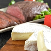 乳蔵カマンベールチーズ＆ローストビーフ 〔カマンベールチーズ110g×1、ローストビーフ250g×1、ソース30g×1〕 詰め合わせ