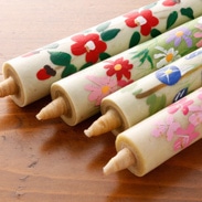 絵ろうそくに込めた思い 四季の花咲く〈 はぜ絵ろうそく 7匁 〉4本入り　｜　有限会社大與・滋賀県