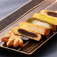 百年以上の歴史がよみがえる！　百年もみぢ16個箱入り　｜　高津堂　多加津堂酒店有限会社・広島県 【北海道・沖縄・離島 配送不可】