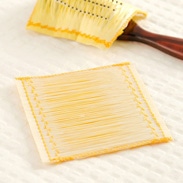 ブラシに付けて梳かすだけ シルクの力で髪つやに シルクヘアーブラシカバー | シルク工房GM・群馬県