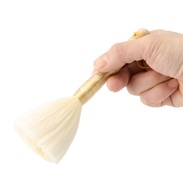 柔らかブラシで、お肌を優しく撫でるだけ シルクフェイシャルブラシ | シルク工房GM・群馬県