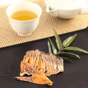 熟成発酵で美白・美肌効果もうれしい〈 子持ち鮒寿しスライス・LL 〉　｜　有限会社鮒味・滋賀県