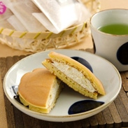 もちもちの中は濃厚クリーム餡たっぷり〈 もち・de・ら 〉10ヶセット 秀清堂・愛知県 【北海道・沖縄・離島 配送不可】