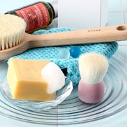 天然高級山羊毛が毛穴汚れを優しくかきだす〈 洗顔ブラシ 〉桃　｜　有限会社瑞穂・広島県