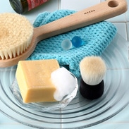 天然高級山羊毛が毛穴汚れを優しくかきだす〈 洗顔ブラシ 〉黒 | 有限会社瑞穂・広島県