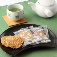 島根の誇る仁多米と発芽玄米をブレンド〈 仁多米煎餅 〉22枚缶　｜　有限会社井上醤油店・島根県