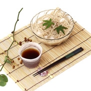 希少な穀物“もちむぎ”を使用 そばでもない、うどんでもない、 新感覚の食感を感じるもちむぎ素麺「福の糸」