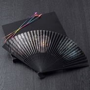 持つだけで、涼を感じるデザイン 江戸時代から続く伝統技術３００年の伝統を受け継いだ近江扇子 大花火　近江扇子・滋賀県