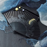 ３００年の伝統を受け継いだ近江扇子　月夜に跳魚