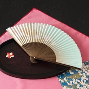 ３００年の伝統を受け継いだ近江扇子　桜（青・肌）６.５寸