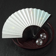 ３００年の伝統を受け継いだ近江扇子　うさぎ