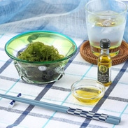 沖縄の太陽と海を器と共に感じて食す。　「ぷちぷち海ぶどう」を琉球ガラスで食す贈り物