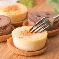 北海道チーズケーキとロールケーキセット〔北海道フロマージュ×8・ショコラ×6・ロールケーキ×1〕