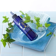 国産椿油配合　カサつきを潤すミストタイプの化粧水　わかさ椿全身用ローション　（株）タナカ・福井県