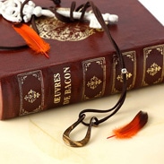 伝統技術、漆と金彩でデザインした　OLD TIME ペンダント（馬蹄）　流工房・岩手県