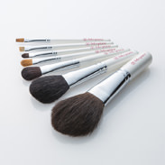 熊野メイクブラシ7本セット＆携帯用ポーチ[ショート軸タイプ・ホワイトパール]パウダーブラシ：灰リス100％　癒しの熊野化粧筆　宮尾　広島県