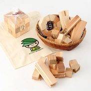 杉の木の香りと温もりが手から伝わる 「森の積み木」「森のパズル」セット